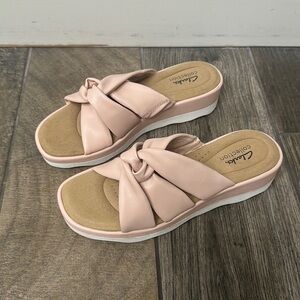 Clarks Clara charm sandals size 9W.Pink